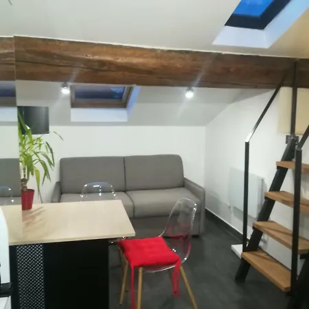 Lyon Apartman *